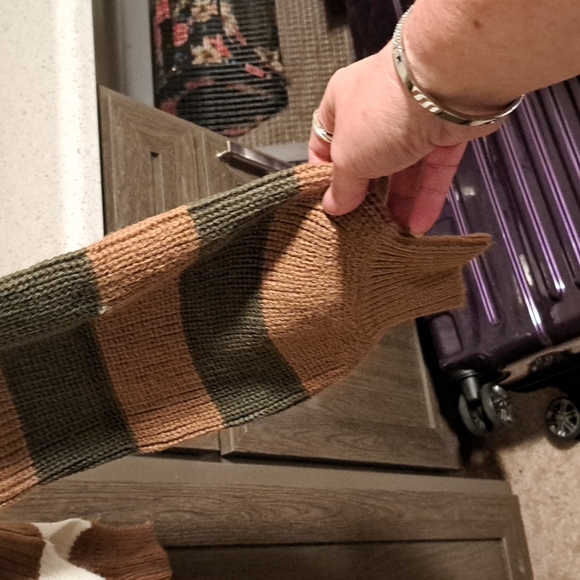 🔥⛄️HP ⛄️New Oversized vneck striped sweater 💖 - Picture 9 of 11